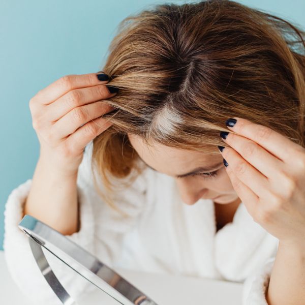 Les meilleurs compléments alimentaires pour lutter contre les cheveux blancs